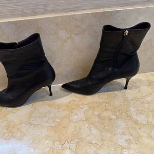 Gucci black leather side, zip ankle boot. Size 10. Brand new never been worn